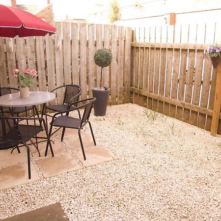 York City Centre, Recently Renovated 2 Bedroom Flat Exterior foto
