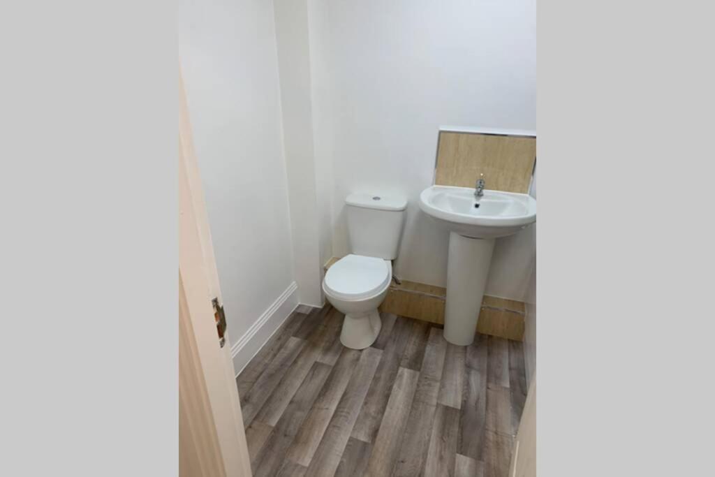 York City Centre, Recently Renovated 2 Bedroom Flat Exterior foto