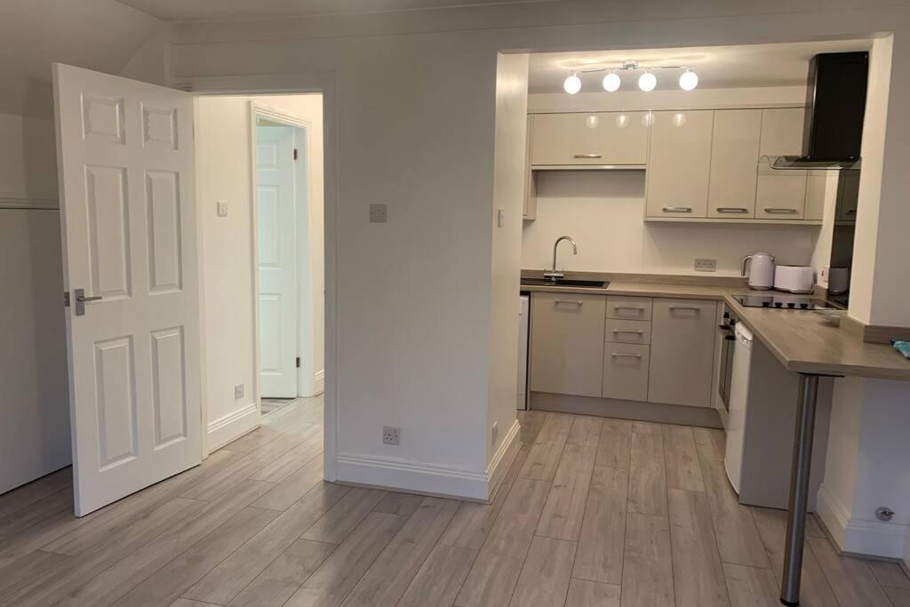 York City Centre, Recently Renovated 2 Bedroom Flat Exterior foto